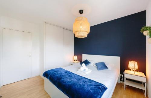 Vieux Malakoff Apartment | Discover L'Idylle: Family-Friendly Stay near Gare and Events