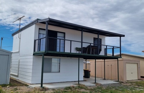 Moorowie House | Exceptional L'il Southshore: Oceanfront Family Getaway