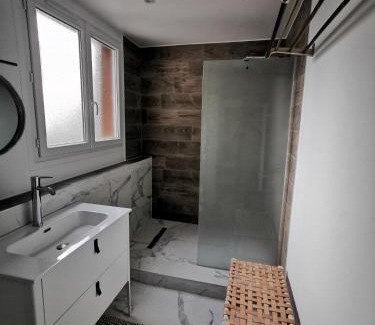 Crosne Apartment | Discover L'ILE DES PREVOTS: Family-Friendly with Hot Tub