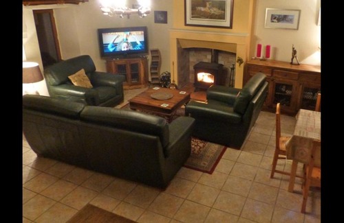 Mouilleron-Saint-Germain House | Indulge in Ocean Views at L’Imbretiere - 10/10 Rated!