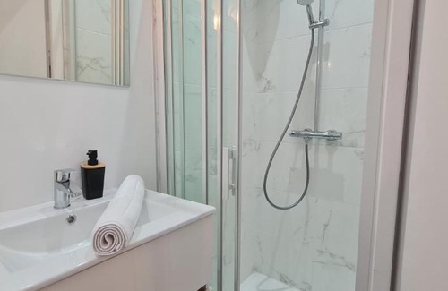 Pontivy Apartment | Comfortable L'Imperial 3 Studio - Perfect for Families & Pets