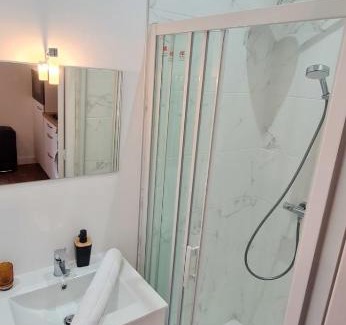 Pontivy Apartment | Comfortable L'Imperial 3 Studio - Perfect for Families & Pets