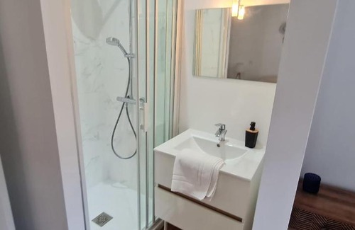 Pontivy Apartment | Central L'Imperial 6: Pet-Friendly Retreat with High Ratings