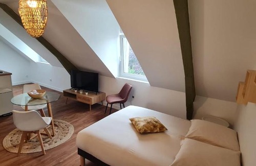 Pontivy Apartment | Top-Rated L'Imperial 9 Studio in City Center, Family Friendly