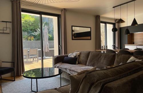 Ville Haute Apartment | Discover L'imprévue: Elegant Stay by Notre-Dame
