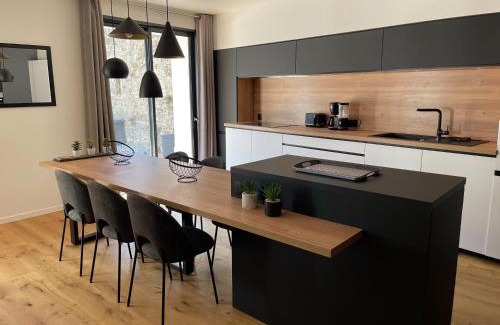 Ville Haute Apartment | Discover L'imprévue: Elegant Stay by Notre-Dame