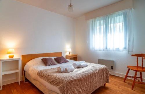 Locmariaquer Apartment | Seaside Escape: PASTEAU - Oceanview Apartment for 4