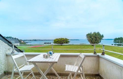 Locmariaquer Apartment | Seaside Escape: PASTEAU - Oceanview Apartment for 4