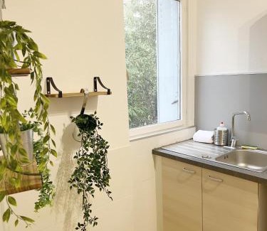 Toulouse East Apartment | Quiet Comfort in L'industriel de Kléber with Netflix Access