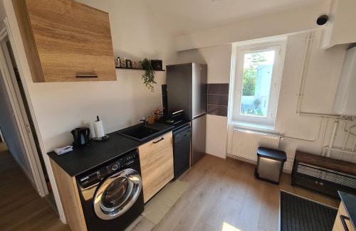 Dardilly Apartment | Modern L'industriel T2 - Family-Friendly Retreat Awaits