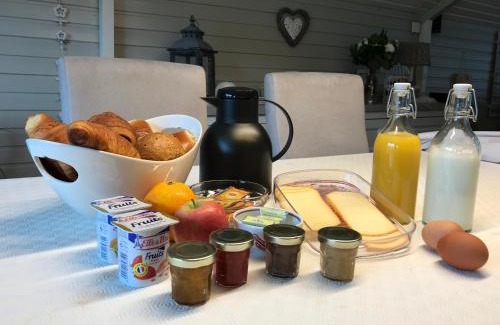 Bievre Bed & Breakfast | Pet-Friendly Oceanfront Retreat at L' Instant Ch' Oizy
