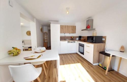 Les Sables d'Olonne Apartment | Relax at L'instant Chaumois - Oceanfront Escape in Olonne