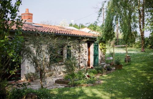 Saint-Mars-de-Coutais Bed & Breakfast | Inviting L'instant jardin: Guest Rated 9.7 with Breakfast