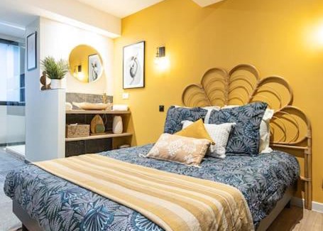 Chambery Apartment | Discover L'instant Léger - Central City Retreat with Hot Tub