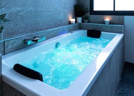 Chambery Apartment | Discover L'instant Léger - Central City Retreat with Hot Tub