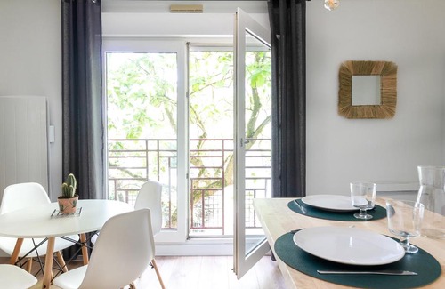 Dobree-Bon Port Apartment | Family-Friendly L'Instant Nantais - Highly Rated Escape