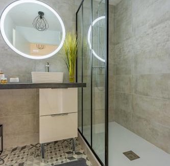 Pradines Apartment | Discover L'escapade Cosy: Family-Friendly Retreat Awaits