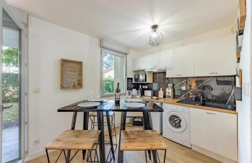 Pradines Apartment | Discover L'escapade Cosy: Family-Friendly Retreat Awaits