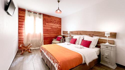 Faucon-de-Barcelonnette Apartment | Experience L'Intermède & En toute amitié - Oceanfront Retreat