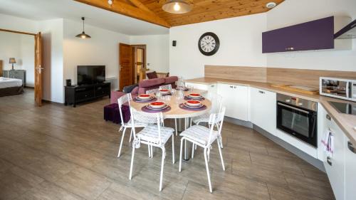 Faucon-de-Barcelonnette Apartment | Experience L'Intermède & En toute amitié - Oceanfront Retreat