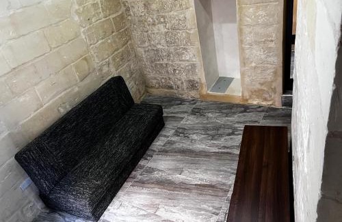 Birgu House | Relax at L-irdoss: Oceanfront Retreat with Pet-Friendly Perks