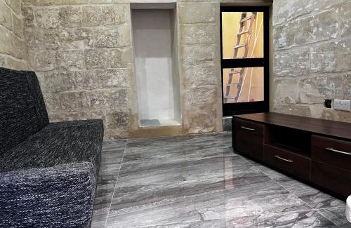 Birgu House | Relax at L-irdoss: Oceanfront Retreat with Pet-Friendly Perks