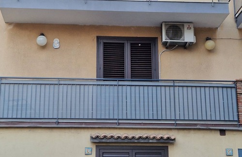 Aci Trezza Apartment | Charming Acitrezza Retreat: L'isola and IFaraglioni House