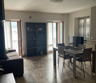 Peschiera Maraglio Apartment | Oceanfront Retreat at L'Isola dei Sapori – Guest Rated 8.2