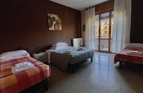 La Fontana House | Cozy L'isola di Romy Guest House with Family-Friendly Amenities