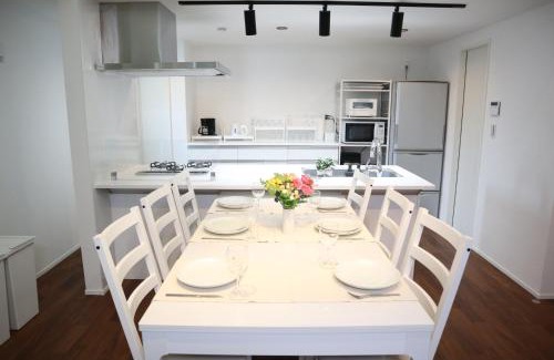 Higashiyotsugi Apartment | Discover L&L: Family-Friendly Getaway with Hot Tub