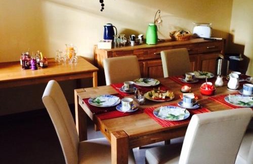 Langenlipsdorf House | Cozy L&L Skaters Home: Pet-Friendly Stay with Breakfast
