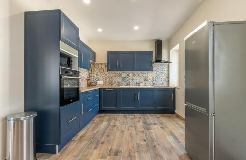 Cour-Cheverny House | Cozy L'oberlin Maisonnette: Pet & Child Friendly Retreat