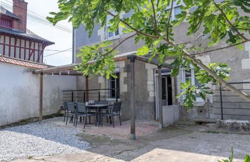 Cour-Cheverny House | Cozy L'oberlin Maisonnette: Pet & Child Friendly Retreat