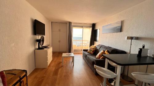 Biarritz Apartment | Seaside Bliss with Oceanfront Views and Top Amenities