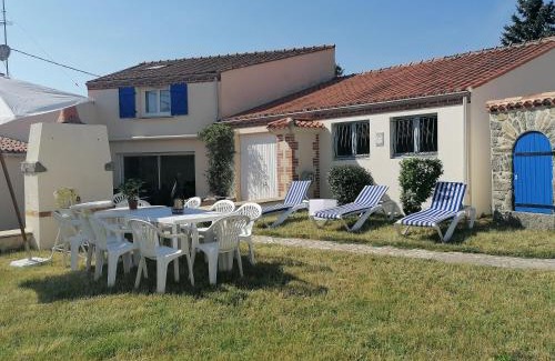 Avrille Villa | Pet-Friendly L Océan En Vendée with Oceanfront Pool & Spa