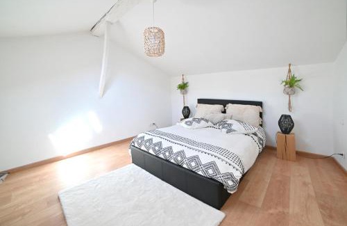 Chasseneuil-du-Poitou Apartment | Modern Comfort Near Futuroscope – Family-Friendly Retreat