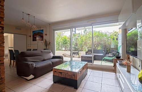 La Lironde Apartment | Discover L'Odyssée: Family-Friendly with Wifi & Parking