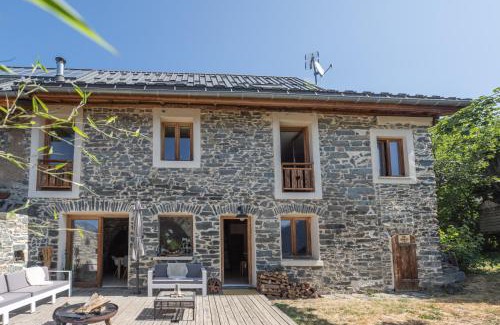 Huez-en-Oisans Ski Chalet | Inviting Refuge d'Huez at the Foot of Ski Slopes