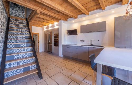 Huez-en-Oisans Ski Chalet | Inviting Refuge d'Huez at the Foot of Ski Slopes