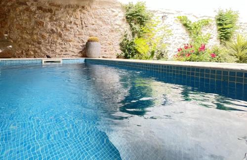 Roubia House | Oceanfront Bliss at L'oiseau Bleu Suite - Guest Rated 9.4