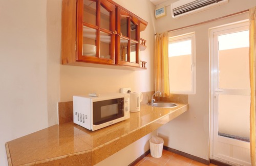 Flic-en-Flac Hotel | Relax at L'Oiseau de l'Océan with Pool and Ocean Views