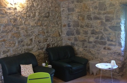 Chandolas House | Discover l'oiseau vert design with a Full Kitchen