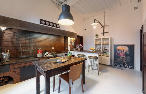 Compiobbi Apartment | L'Oleandro Apartment in villa with exclusive pool