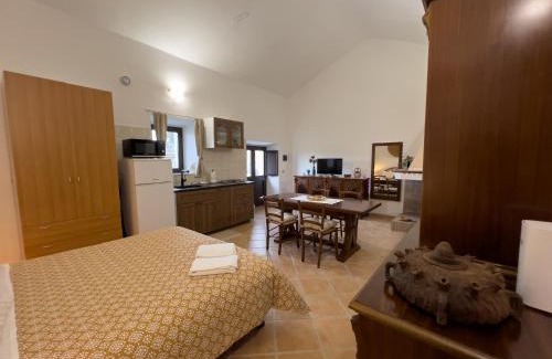 Sa Castangia Apartment | Pet-Friendly L'Olivastro Mini Country House with Ocean Views