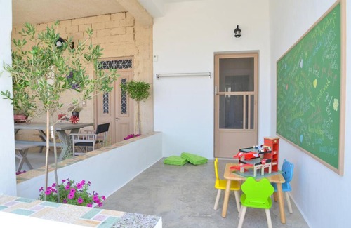 Milos Apartment | Pet-Friendly L'olivier Milos: Oceanfront Bliss Awaits