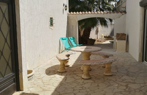 Maraussan House | Delightful L'Olivier T3 Gîte with Heated Pool & Ocean View
