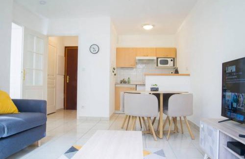 Chalezeule Apartment | Pet-Friendly Retreat with Pool at L'Olympic - 8/10 Rated