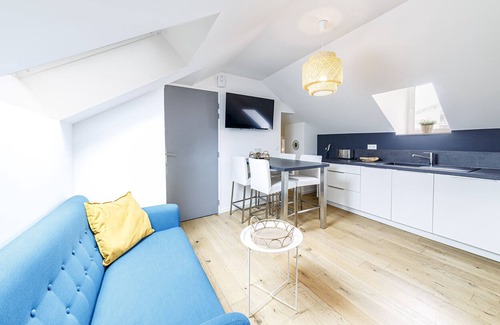Deux Croix-Banchais Apartment | Comfortable L'OPAL Apartment in Central Angers, Rated 9/10