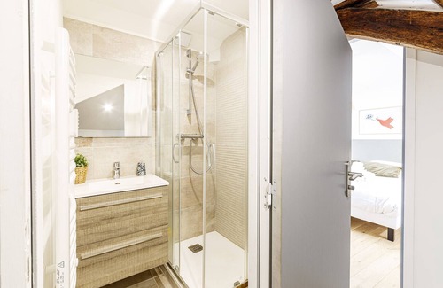 Deux Croix-Banchais Apartment | Comfortable L'OPAL Apartment in Central Angers, Rated 9/10