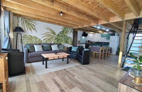 Celle-Levescault Cottage | Tranquil L'Orée des Bois: Gîtes with Pool & Countryside Charm